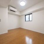 洋室　約６帖（左）※家具・家電など撤去後のイメージになります。