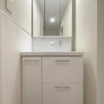 洗面化粧台※居住中ですが、家具・家電など撤去後のイメージになります。