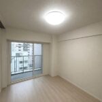リビング横の洋室※居住中ですが、家具・家電など撤去後のイメージになります。