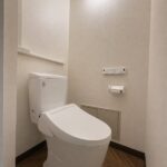 トイレ 居住中ですが家具・家電を撤去後のイメージです。