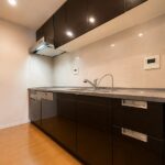 居住中ですが家具・家電を撤去後のイメージです。 (キッチン)