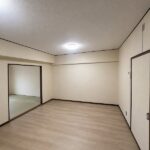 リビング 居住中ですが家具・家電を撤去後のイメージです。