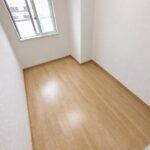 洋室 約4.3帖※家具・家電など撤去後のイメージになります。 洋室 約4.3帖※家具・家電など撤去後のイメージになります。