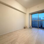 洋室　約4.8帖（左側）