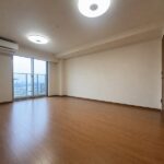リビング 居住中ですが家具・家電を撤去後のイメージです。