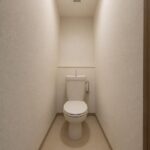 トイレ 居住中ですが家具・家電を撤去後のイメージです。