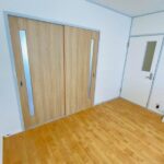 洋室９帖 (玄関)