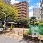 隣接公園