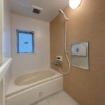 居住中ですが家具・家電を撤去後のイメージです。 (風呂)